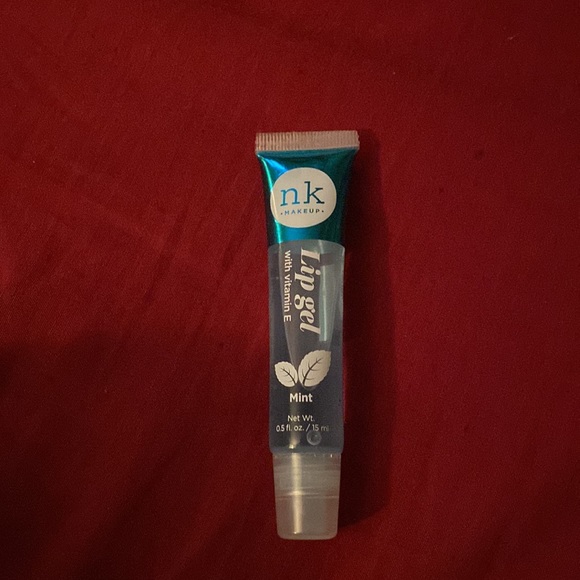 Lipstick - Picture 2 of 4